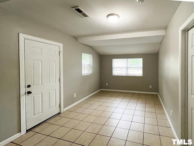 Building Photo - 316 W Chestnut Ave