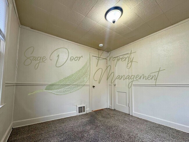 Building Photo - TWO BEDROOM HOME IN INDEPENDENCE!!!