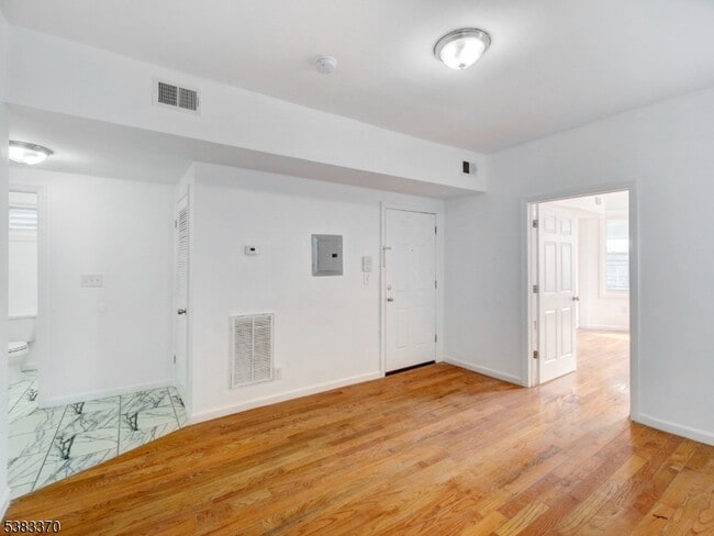 Building Photo - 329 S 19th St