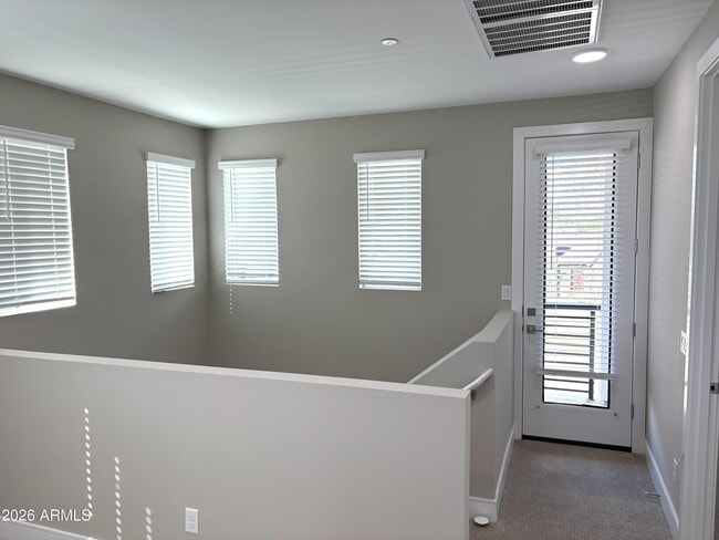 Building Photo - 1009 E Pasadena Ave