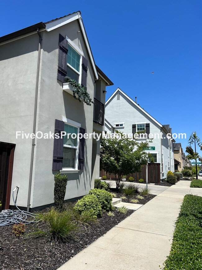 Building Photo - 1208 Lavande Dr