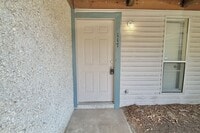 Building Photo - AVAILABLE NOW! (Pet Friendly)