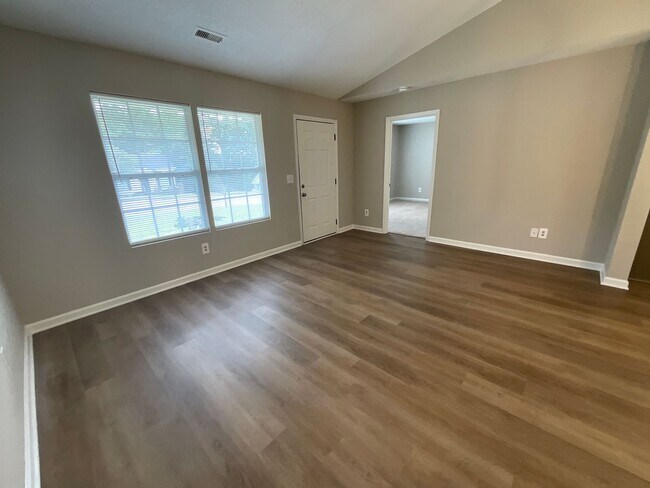 Building Photo - 2711 Ingleside Dr