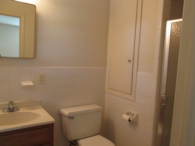 Building Photo - ***342 SW D Street***