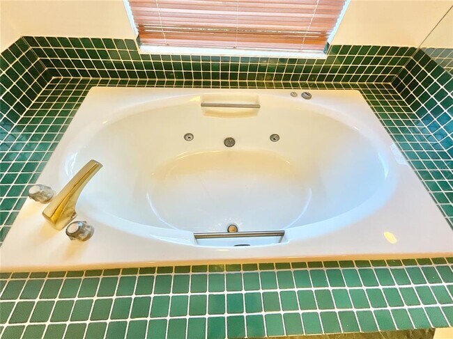 Building Photo - 1349 Hillside Dr