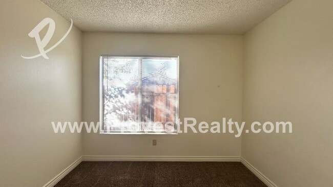 Building Photo - 16400 Nuevo Rd