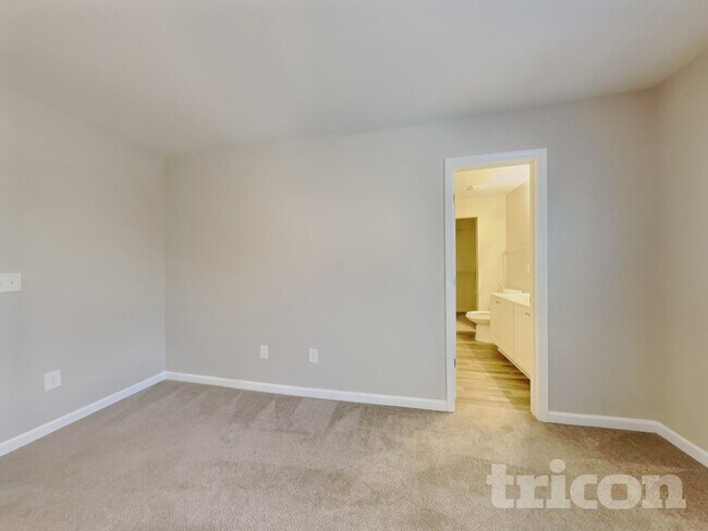 Building Photo - 1856 Northside Dr