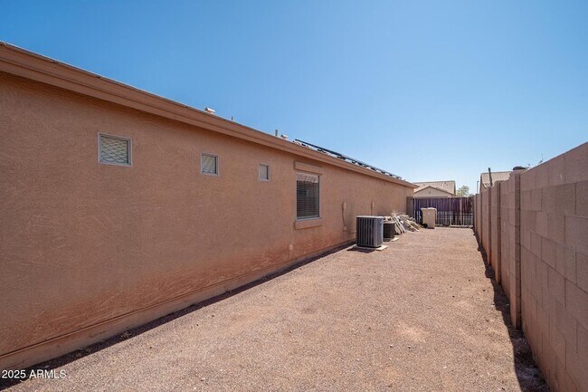 Building Photo - 25256 W Darrel Dr