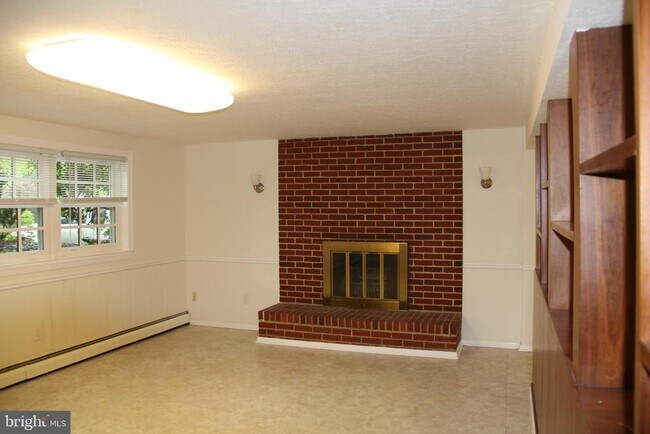 Building Photo - 1103 Delf Dr