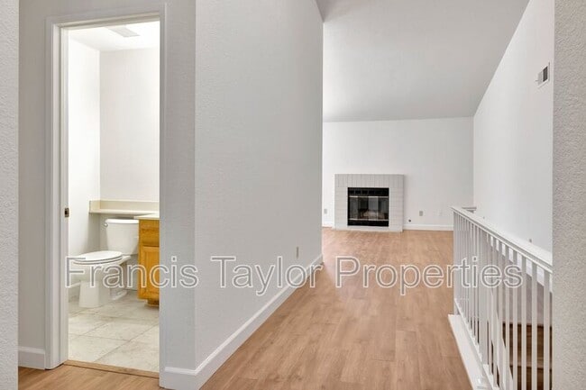 Building Photo - 2182 Firethorn Glen