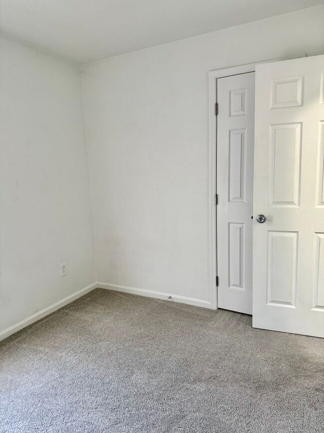 Building Photo - 3BD/2BA Home minutes from Dam Neck/Oceana Bases! Updated Throughout! Attached One Car Garage!