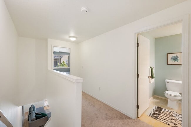 Building Photo - Spacious Cathedral Park Townhouse with Private Yard & Garage