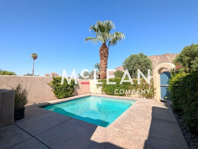 Building Photo - Classic 3 Bedroom Spanish Home with Pool -...
