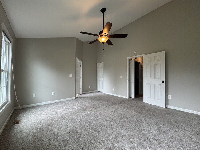 Building Photo - Your Exquisite Herndon Sanctuary Awaits