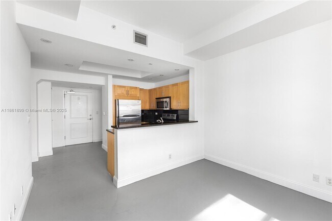 Building Photo - 111 E Flagler St