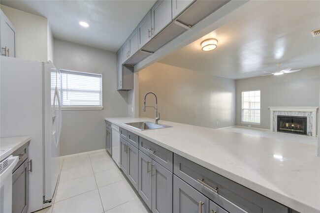 Building Photo - 3050 Holly Hall St