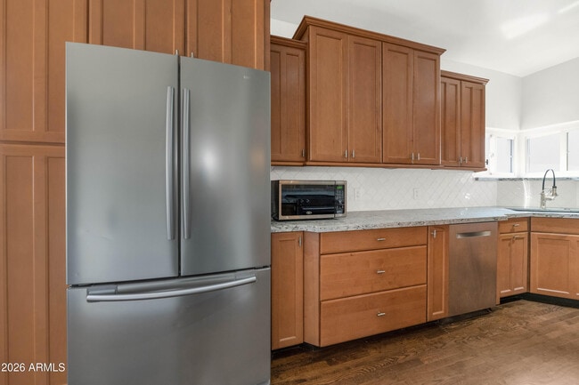 Building Photo - 114 W Windsor Ave