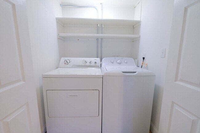 Building Photo - 105 Clarendon St