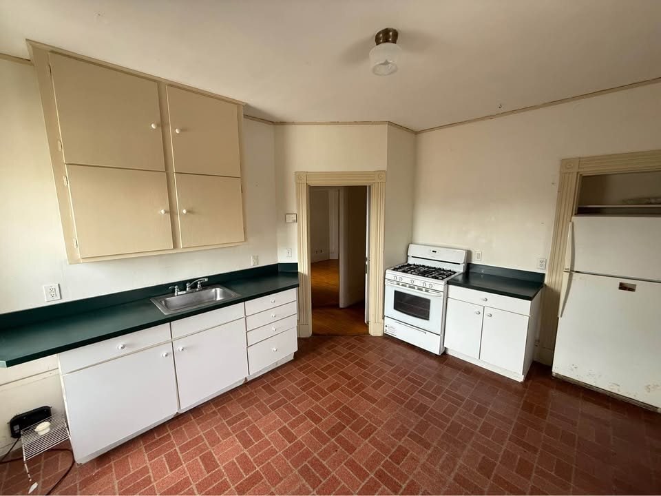 Building Photo - 6-8 Hurlbut St