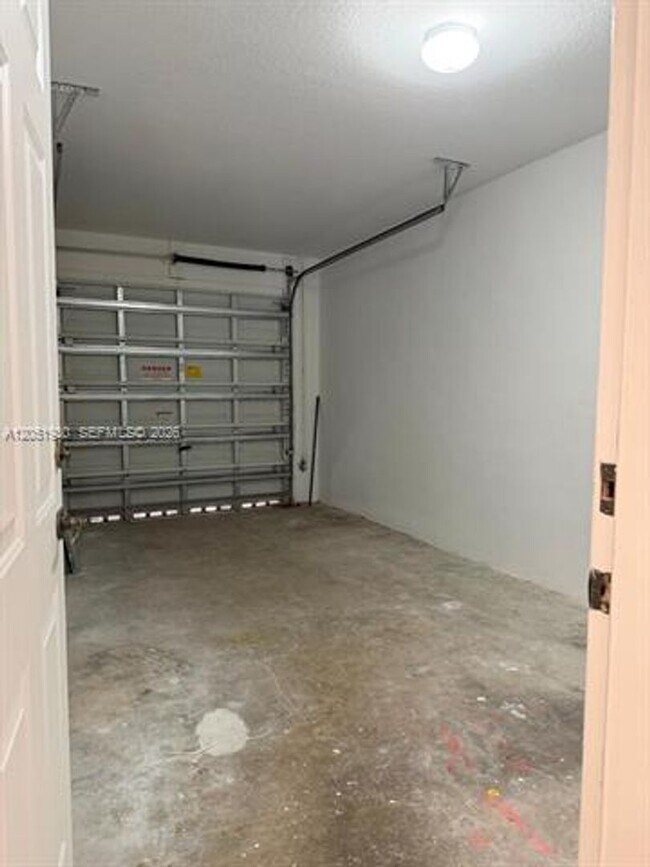 Building Photo - 14958 SW 41st Ln