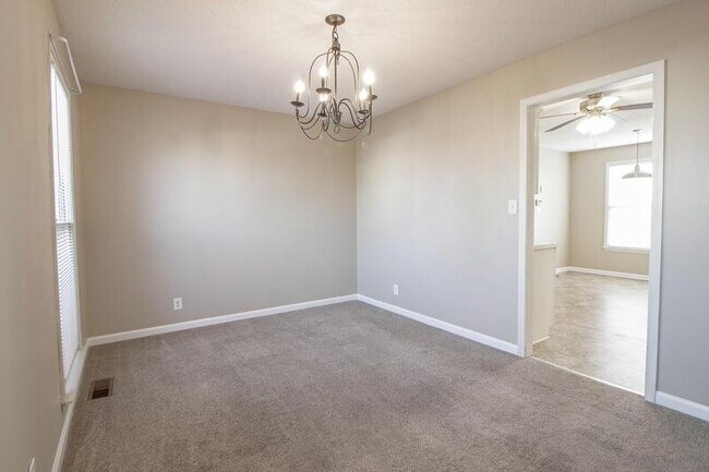 Building Photo - 3417 E Henderson Way