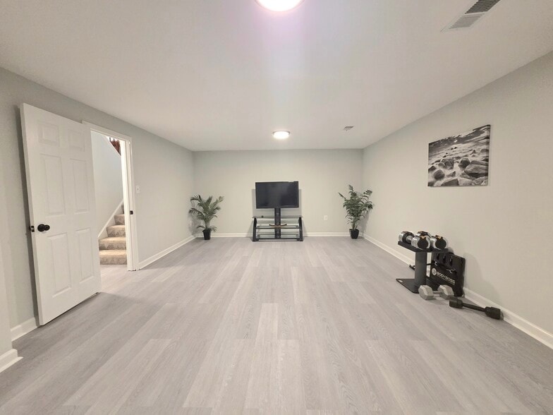 Building Photo - 5407 Leeway Ct