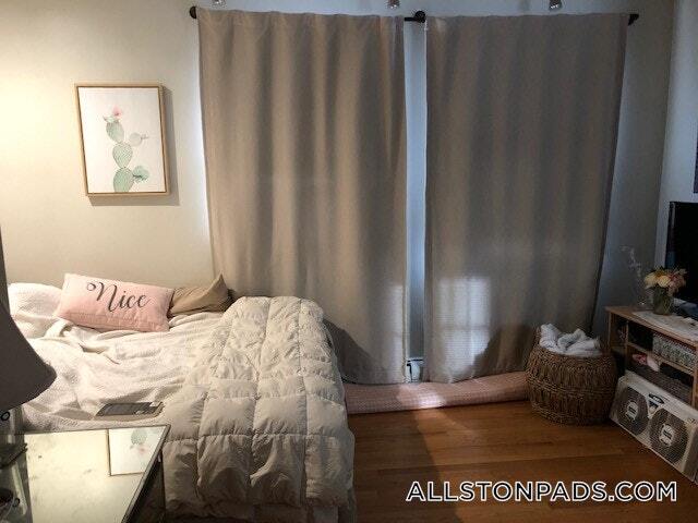 Building Photo - 77 Easton St