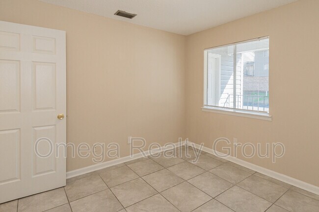 Building Photo - 1600 14th Ave E