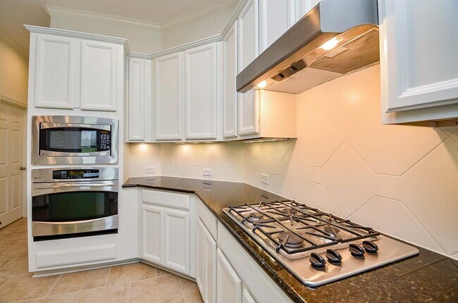 Building Photo - 7706 Bayou Green Ln