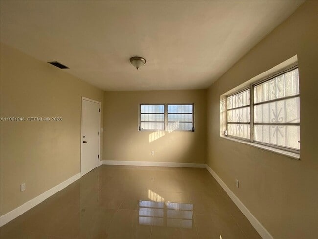 Building Photo - 1158 SW 11th Ave