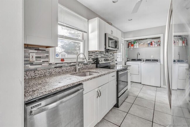 Building Photo - 376 Folino Dr