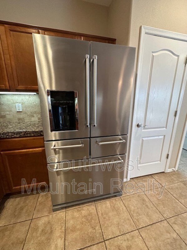 Building Photo - 4245 E Ficus Way