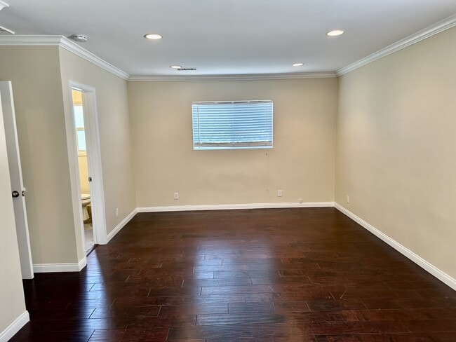 Building Photo - 6441 Baird Ave