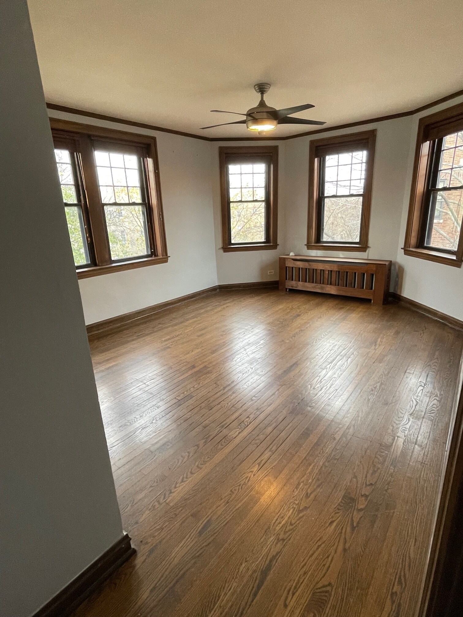 Master bed 2 - 4515 N Wolcott Ave