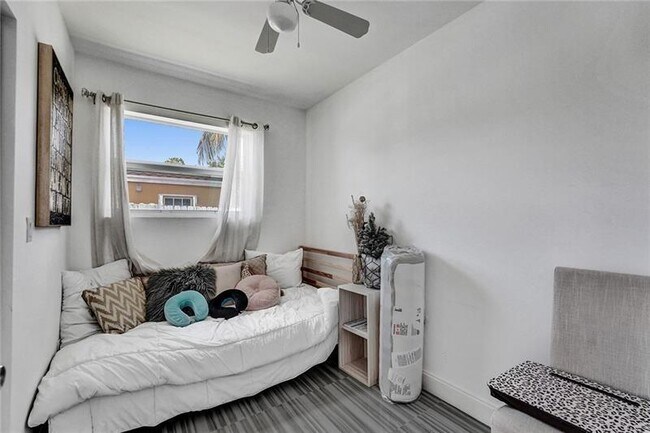 Building Photo - 1732 NE 173rd St