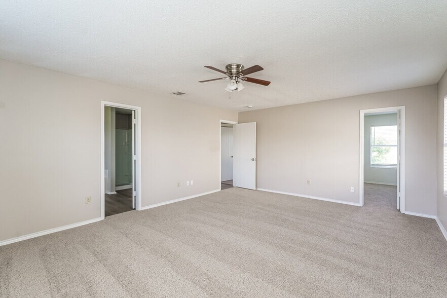 Building Photo - 300 Dakota Ridge Dr