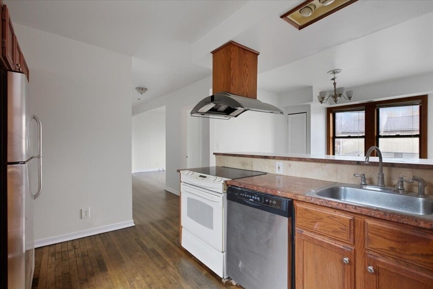 Building Photo - 3558 W Cortland St