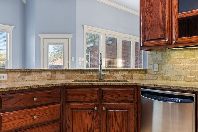 Building Photo - 1405 Gunnison Dr