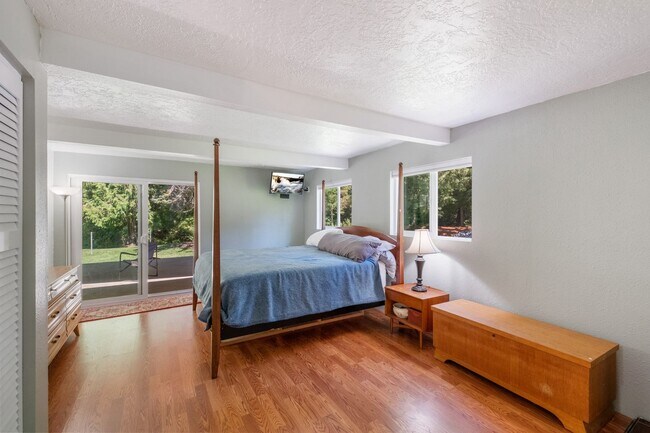 Building Photo - Rare Home on Creek Front Property!