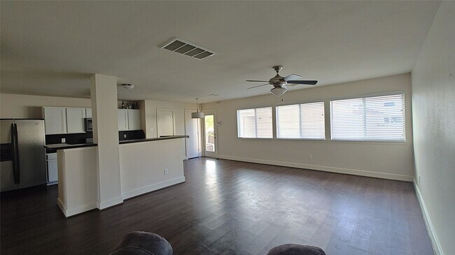 Building Photo - 11734 Chanteloup Dr