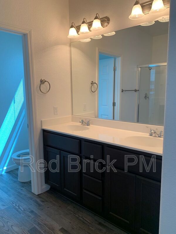 Building Photo - 816 Castellona Dr