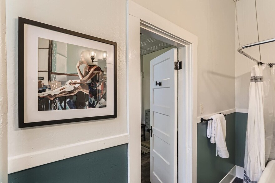 Building Photo - 2805 E 16th Ave