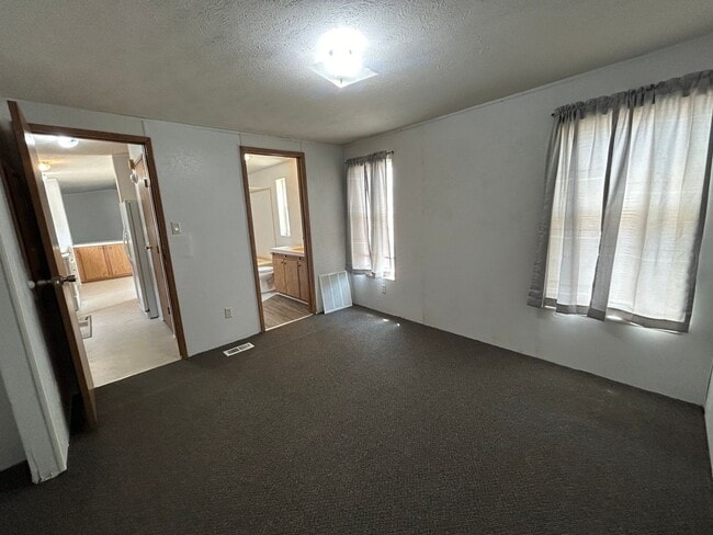 Building Photo - 3 Bedroom 2 Bath Trailer for Rent