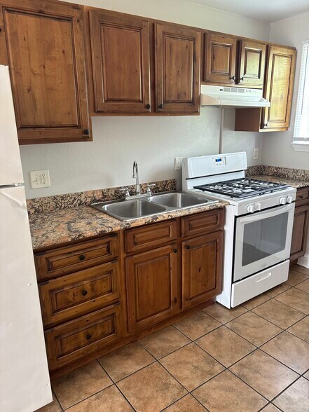 Building Photo - 2268 Pleasure St