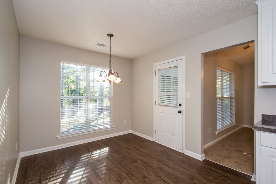 Building Photo - 310 The Gables Dr