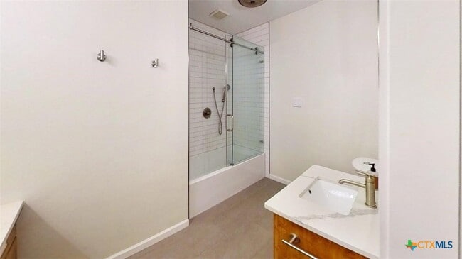 Building Photo - 805 Timber Dr