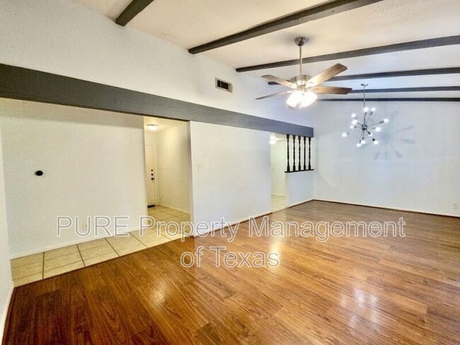 Building Photo - 3000 Lakeside Dr