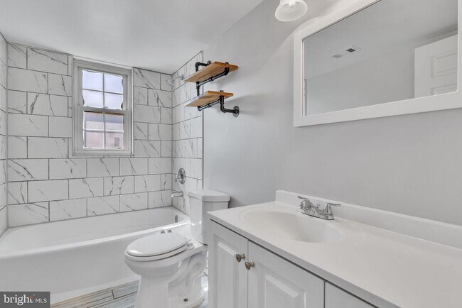 Building Photo - 525 Bashford Ln