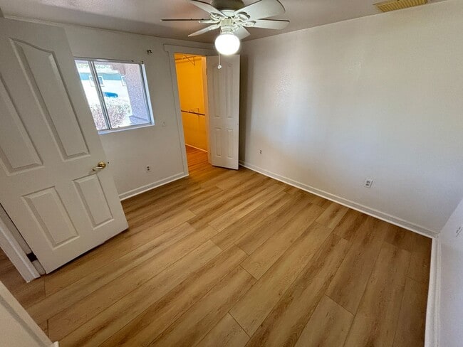 Building Photo - Charming 2Bed/1Bath apartment W/ Private front yard w/ porch and oversized backyard in Henderson