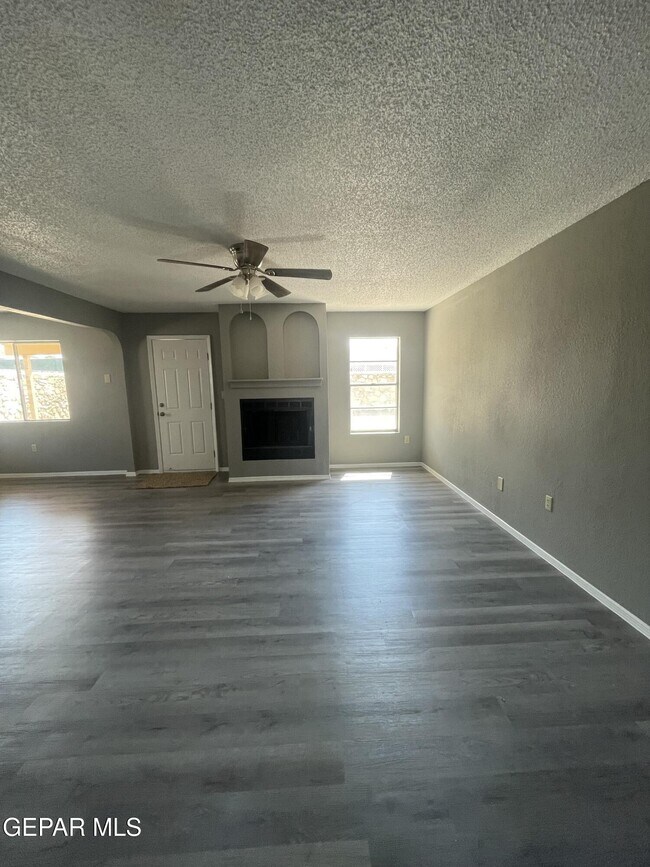 Building Photo - 1716 Dean Martin Dr